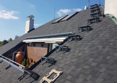 Střecha s dožilým asfaltovým šindelem - Pyšely
